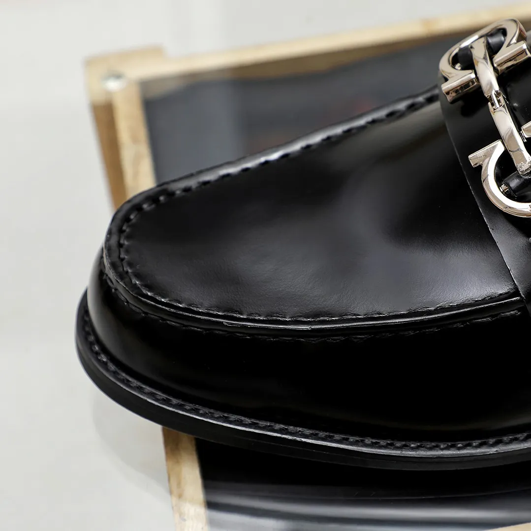 Men's shoes 💰420 🔥Ferragamo's new men's casual slip-on shoes🇨🇳Official website original 1:1 mold, original quality💯Fine workmanship, high-end luxury☘The upper is made of imported Italian first-layer cowhide🌴Luxurious water dyeing🐂Leather lining🍓Rubber wear-resistant and non-slip outsole, breathable and comfortable to wear🍍The first choice for high-taste men, color optional! Code number 38-45